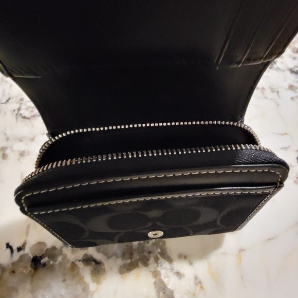 Coach Wallet - Picture 4 of 5